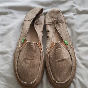 Tan Sanuk flexible flats